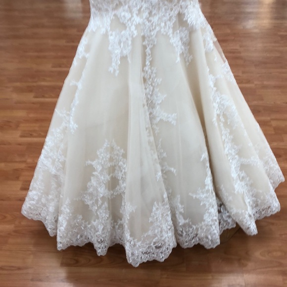 Wedding gown with rhinestones and faux pearls - Picture 3 of 8